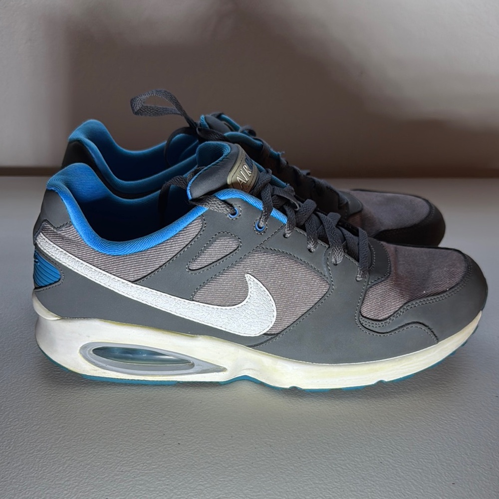 Nike Gray and Blue Air Max coliseum racer